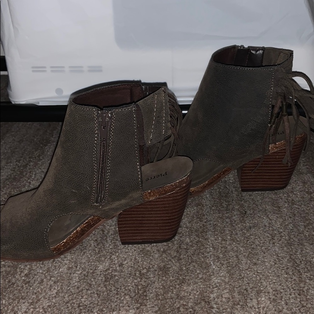 Heels - Picture 2 of 3